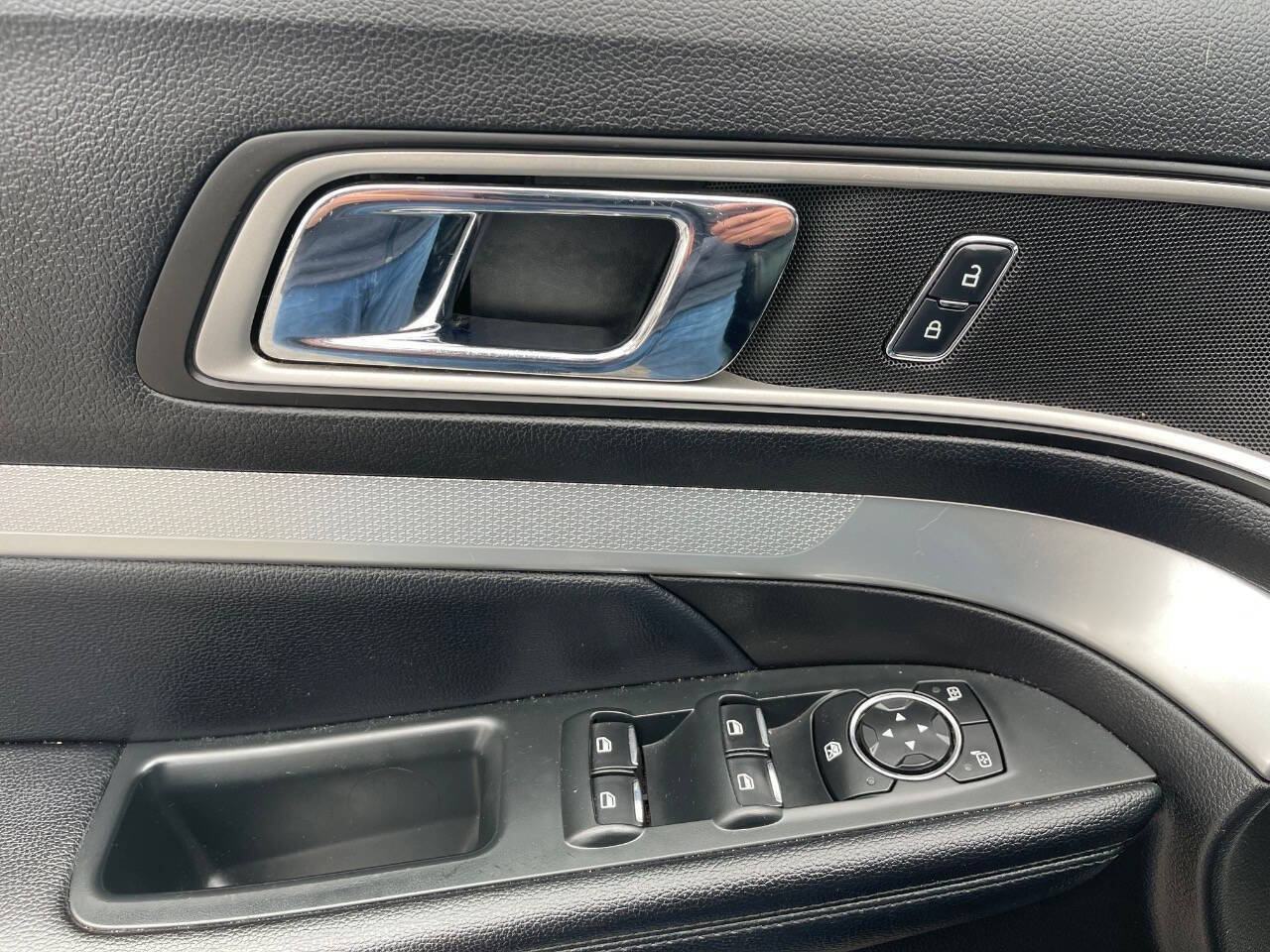 Used 2016 Ford Explorer XLT w/ Equipment Group 202A image 23