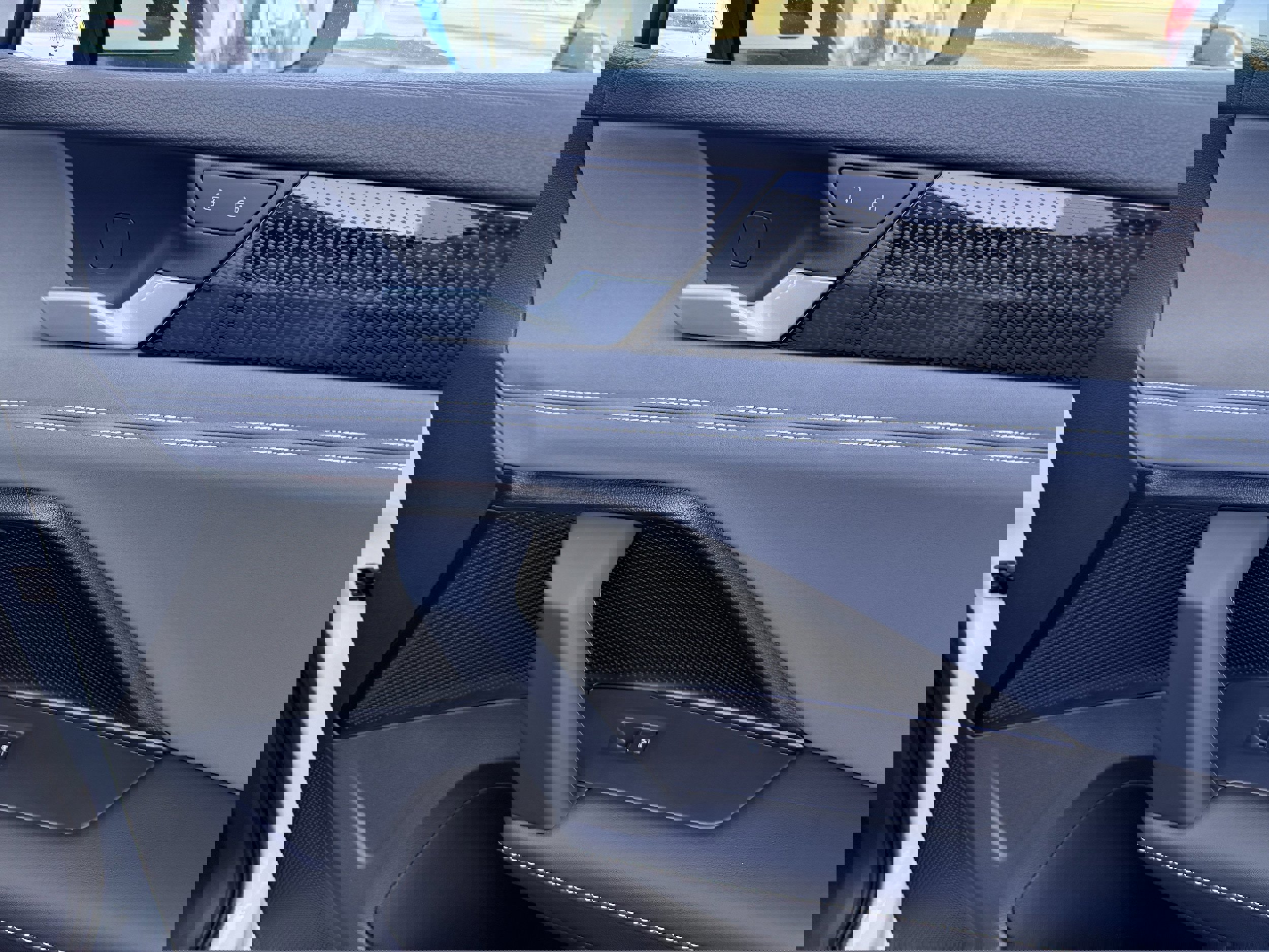 New 2025 Volkswagen Tiguan SE image 35