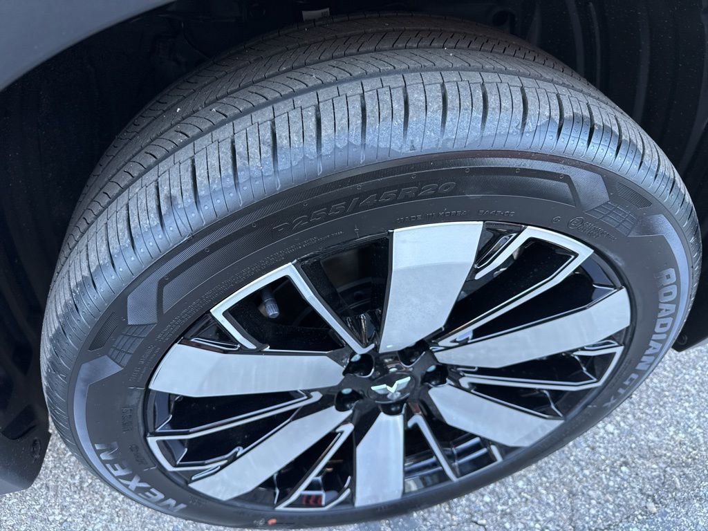 New 2025 Mitsubishi Outlander SE image 13