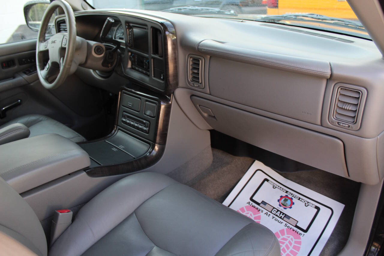 Used 2005 GMC Yukon Denali AWD/4WD image 24
