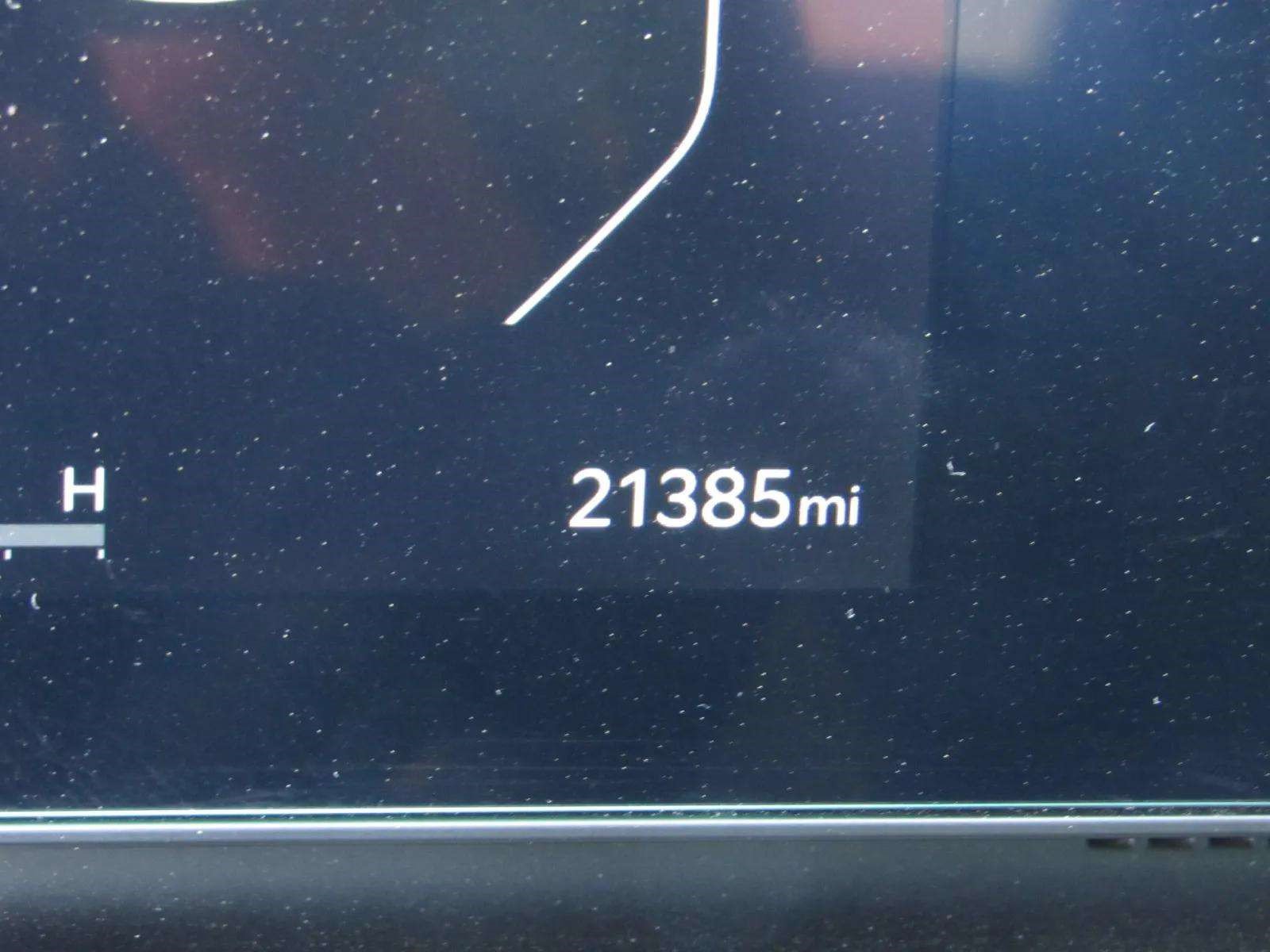 Used 2025 Kia Carnival SX w/ SX Dark Edition Package FWD image 30