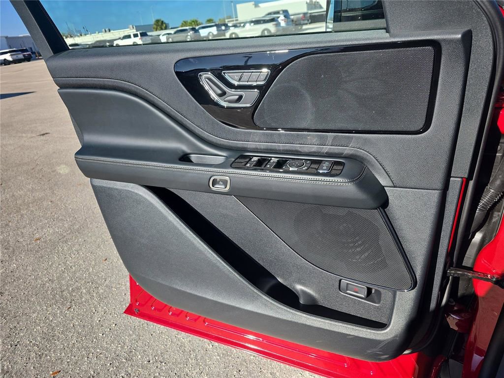 New 2026 Lincoln Aviator 2WD image 14