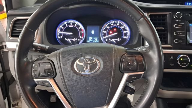 Used 2014 Toyota Highlander Plus AWD/4WD image 13