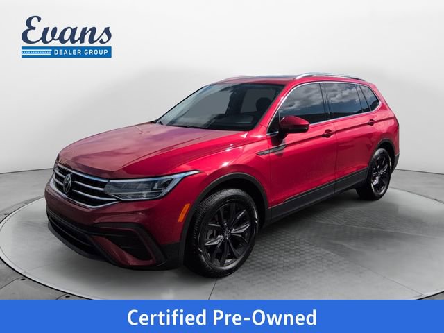 Used 2024 Volkswagen Tiguan SE w/ Panoramic Sunroof Package image 1