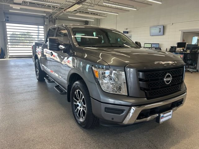Used 2023 Nissan Titan SV w/ SV Convenience Package AWD/4WD image 3