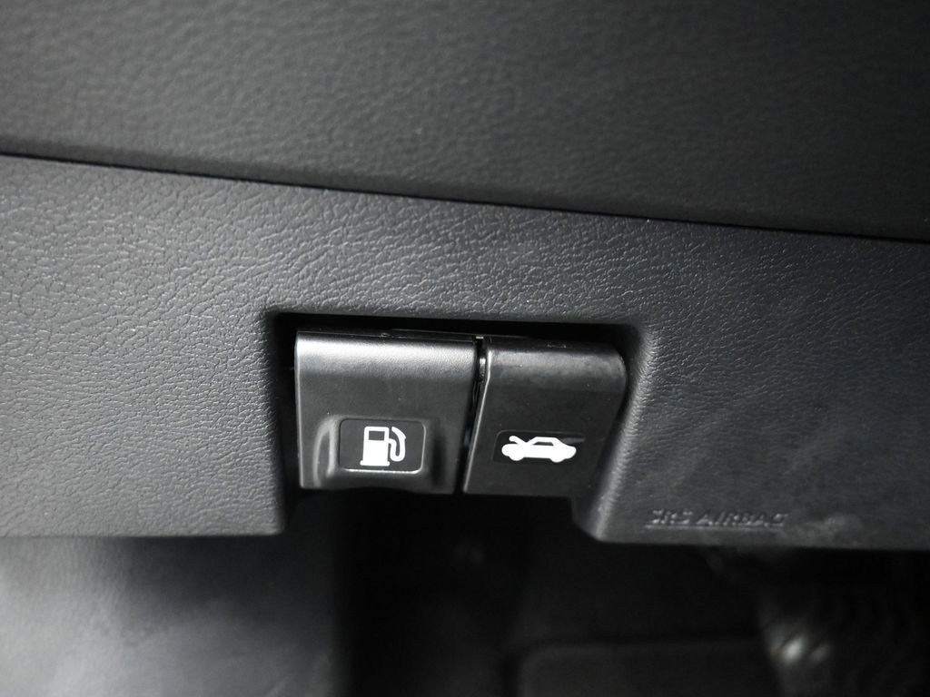 Used 2024 Nissan Kicks SV image 15