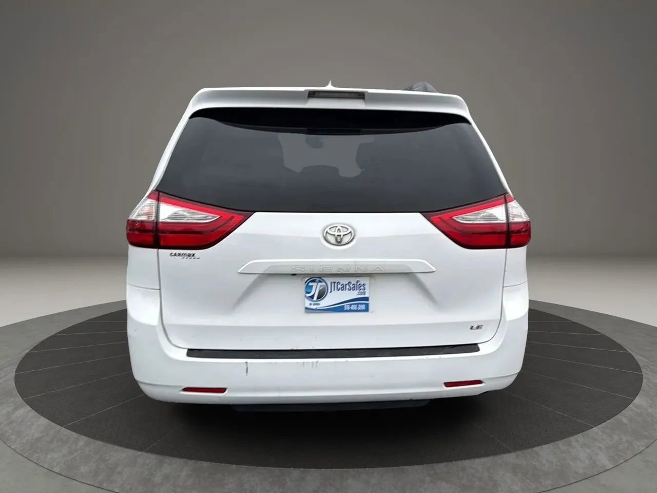 Used 2018 Toyota Sienna LE image 16