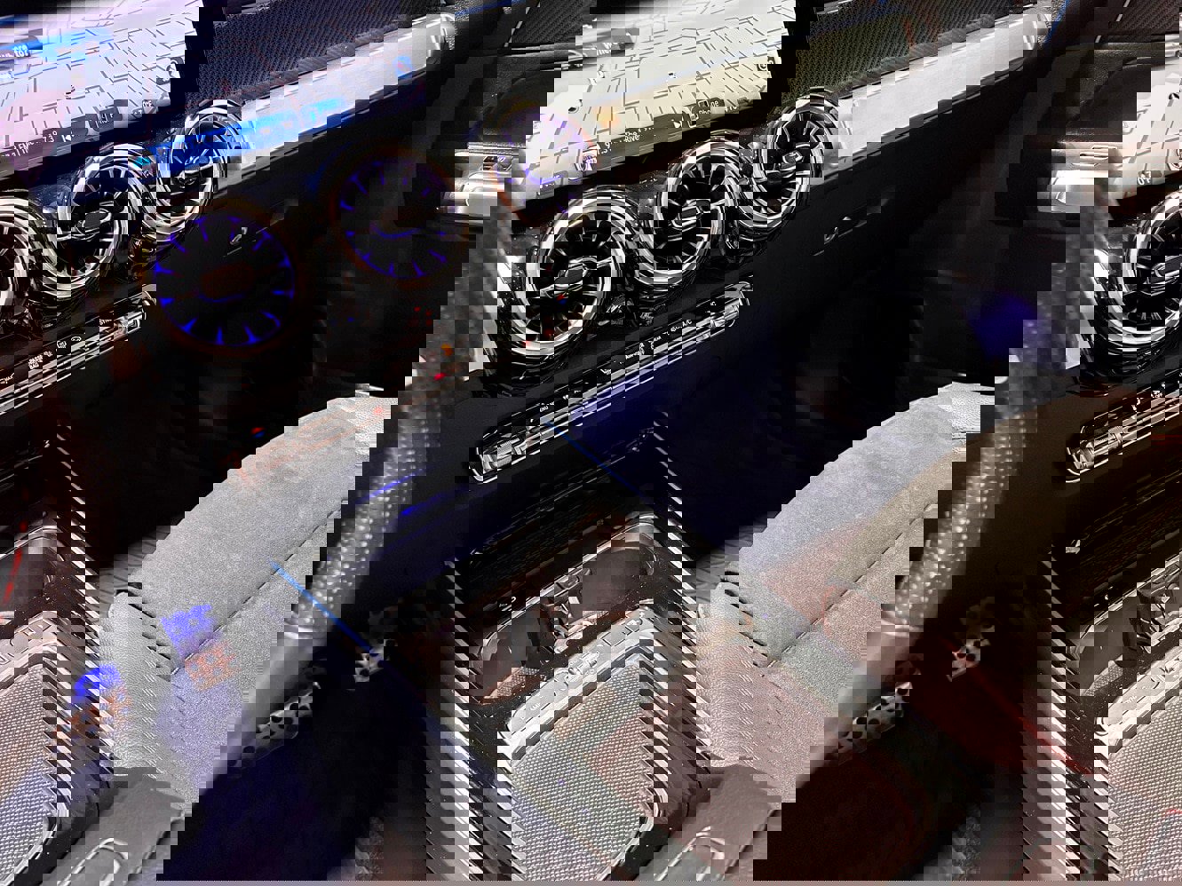 Used 2024 Mercedes-Benz GLB 250 4MATIC image 24