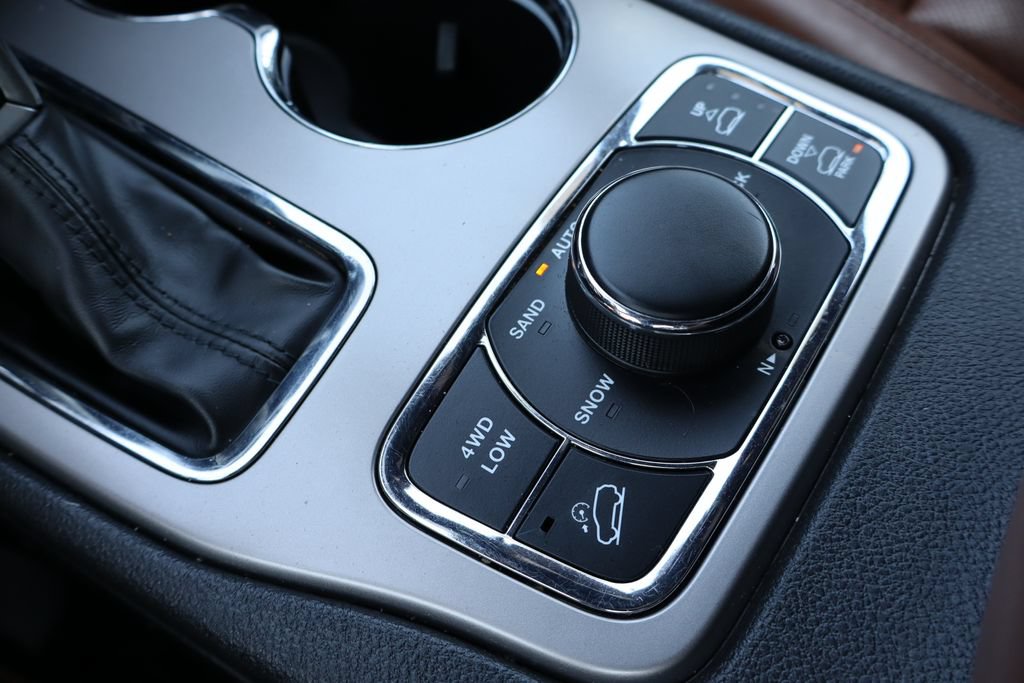 Used 2021 Jeep Grand Cherokee Overland AWD/4WD image 14