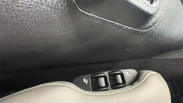 Used 2017 Nissan 370Z Touring image 30