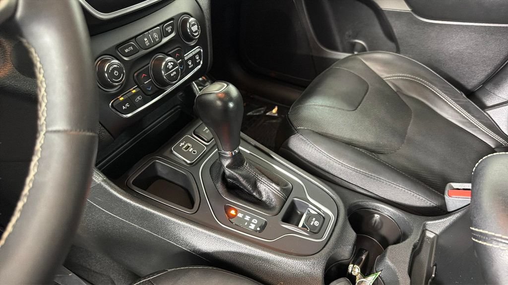 Used 2021 Jeep Cherokee Latitude Lux 80th Anniv w/ Quick Order Package 26U 80TH FWD image 22