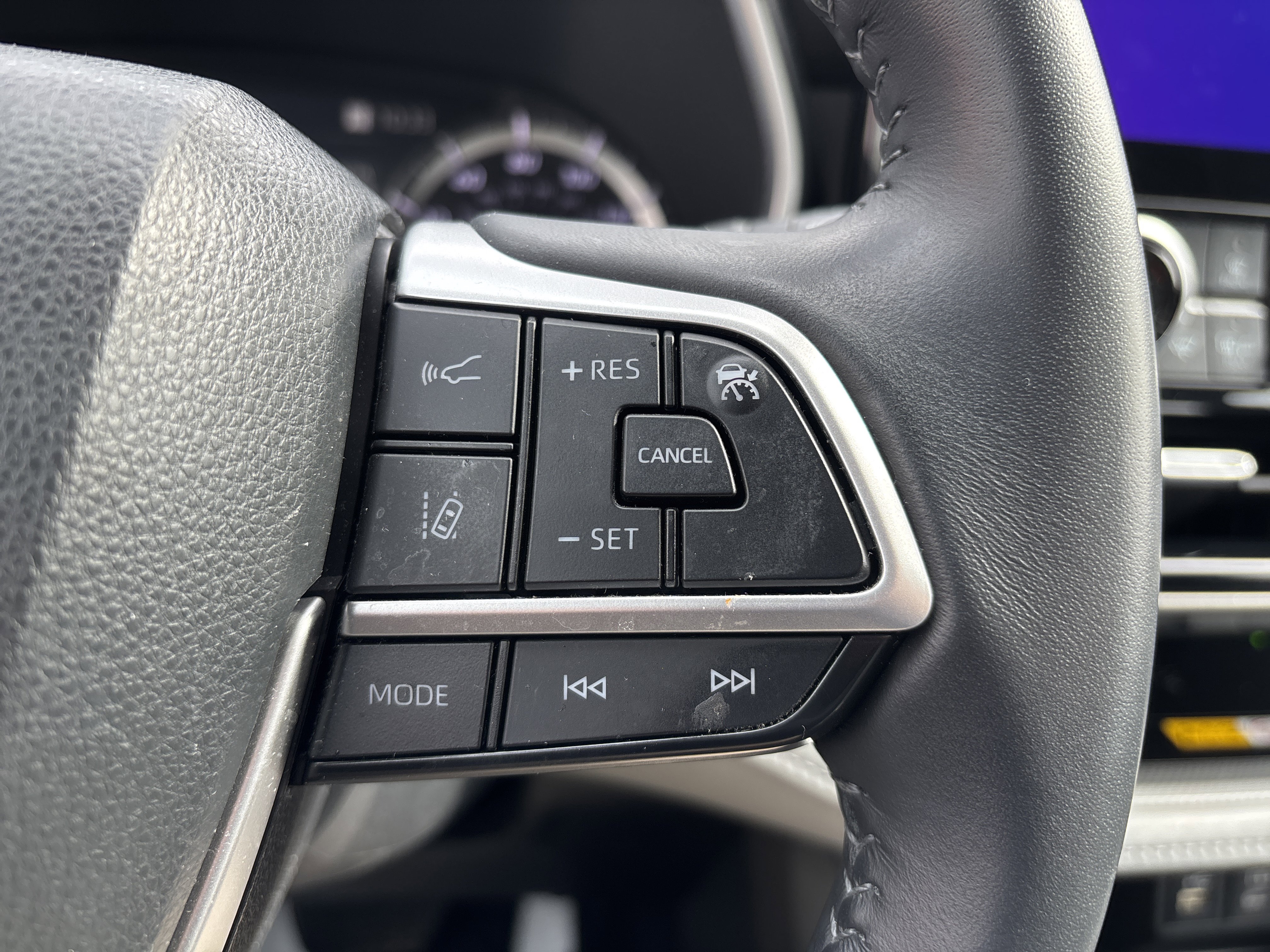 Used 2024 Toyota Highlander XLE image 21