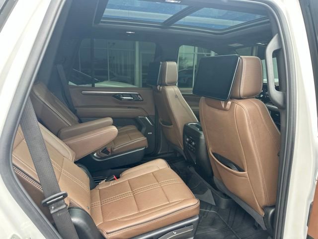 Used 2025 Chevrolet Tahoe High Country AWD/4WD image 7