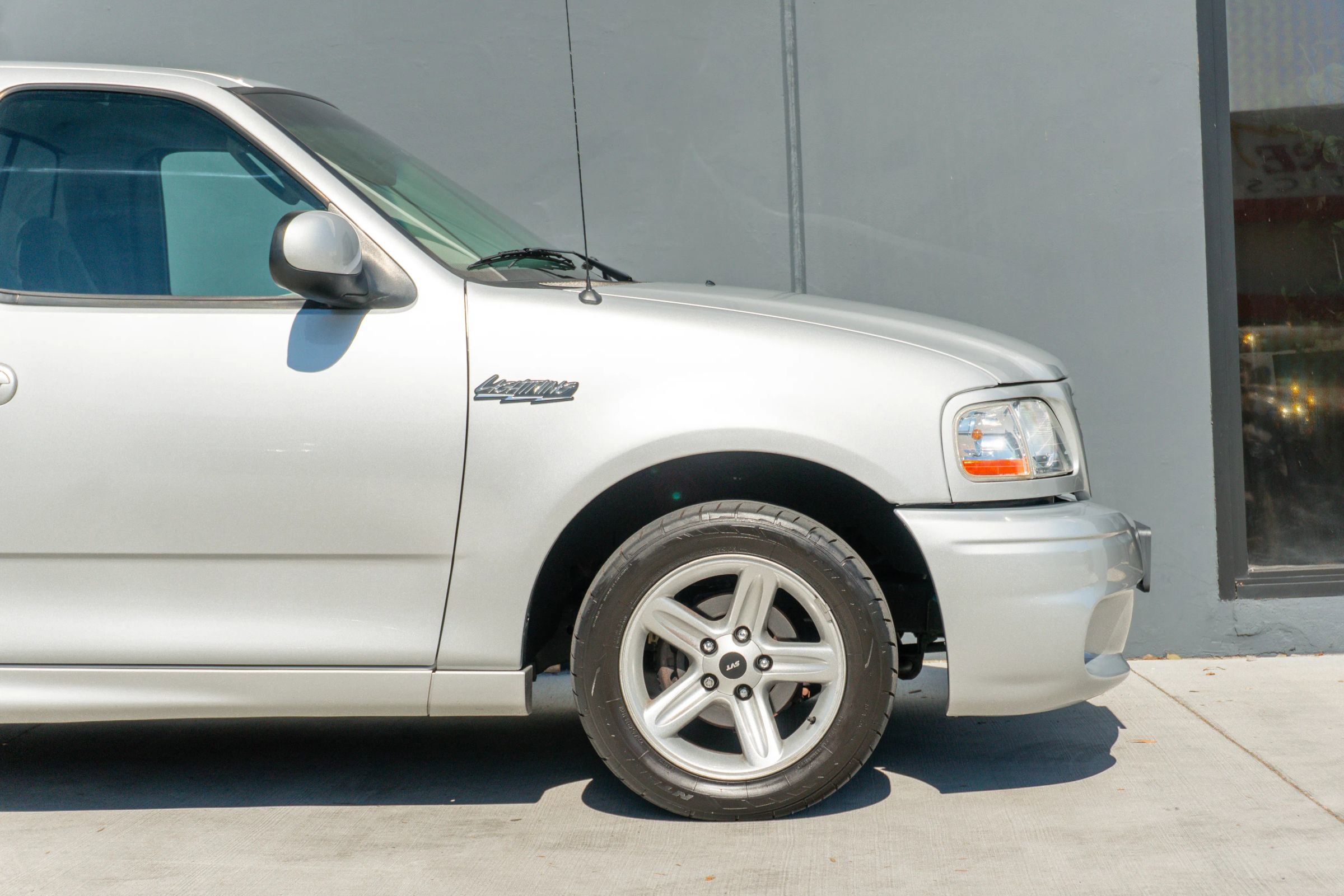 Used 2004 Ford F150 Lightning RWD image 37