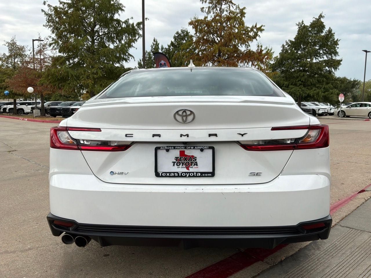 Used 2025 Toyota Camry SE FWD image 7