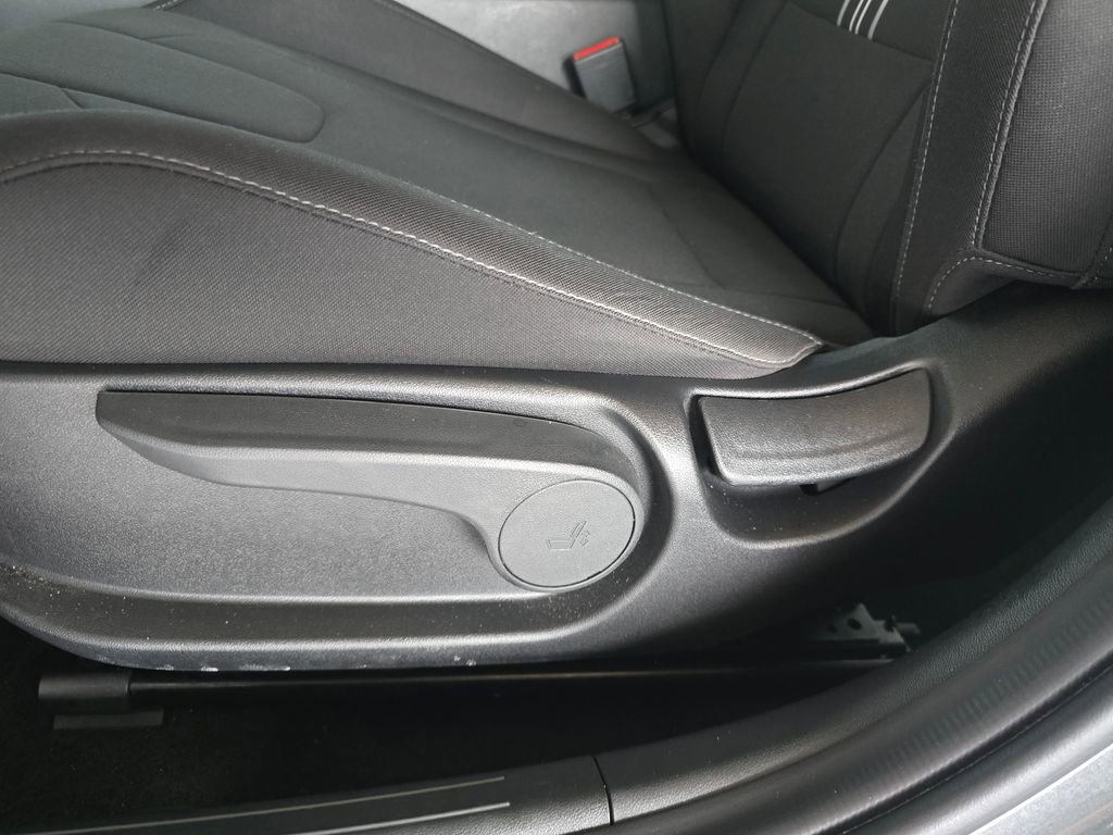 Used 2025 Hyundai Elantra SE FWD image 9