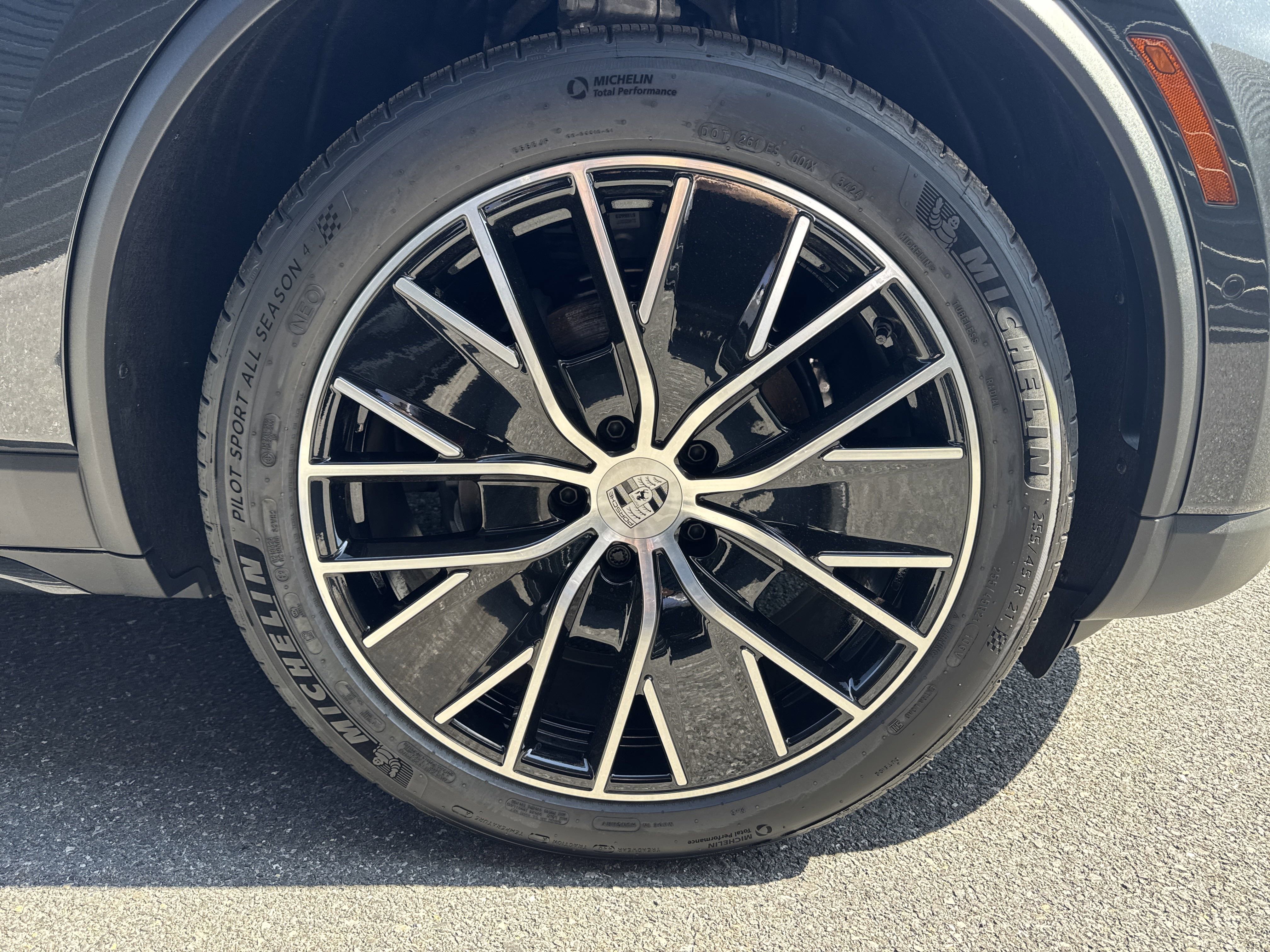 New 2025 Porsche Macan 4 Electric image 9