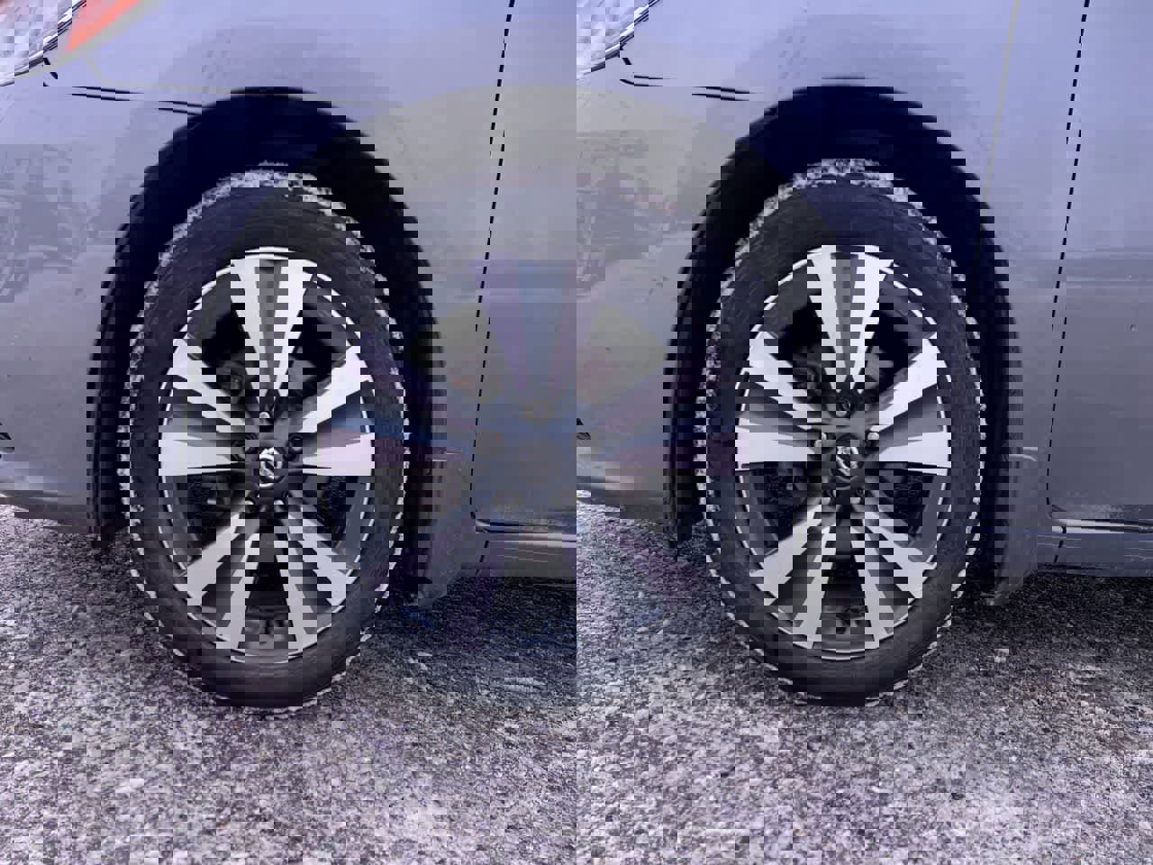 Used 2019 Nissan Sentra SV w/ Special Edition Package image 2