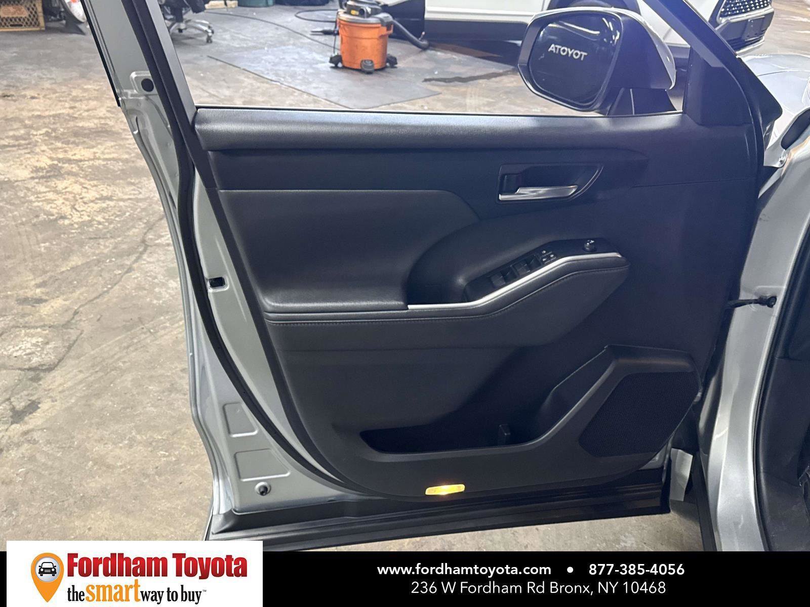 Used 2020 Toyota Highlander XLE image 13