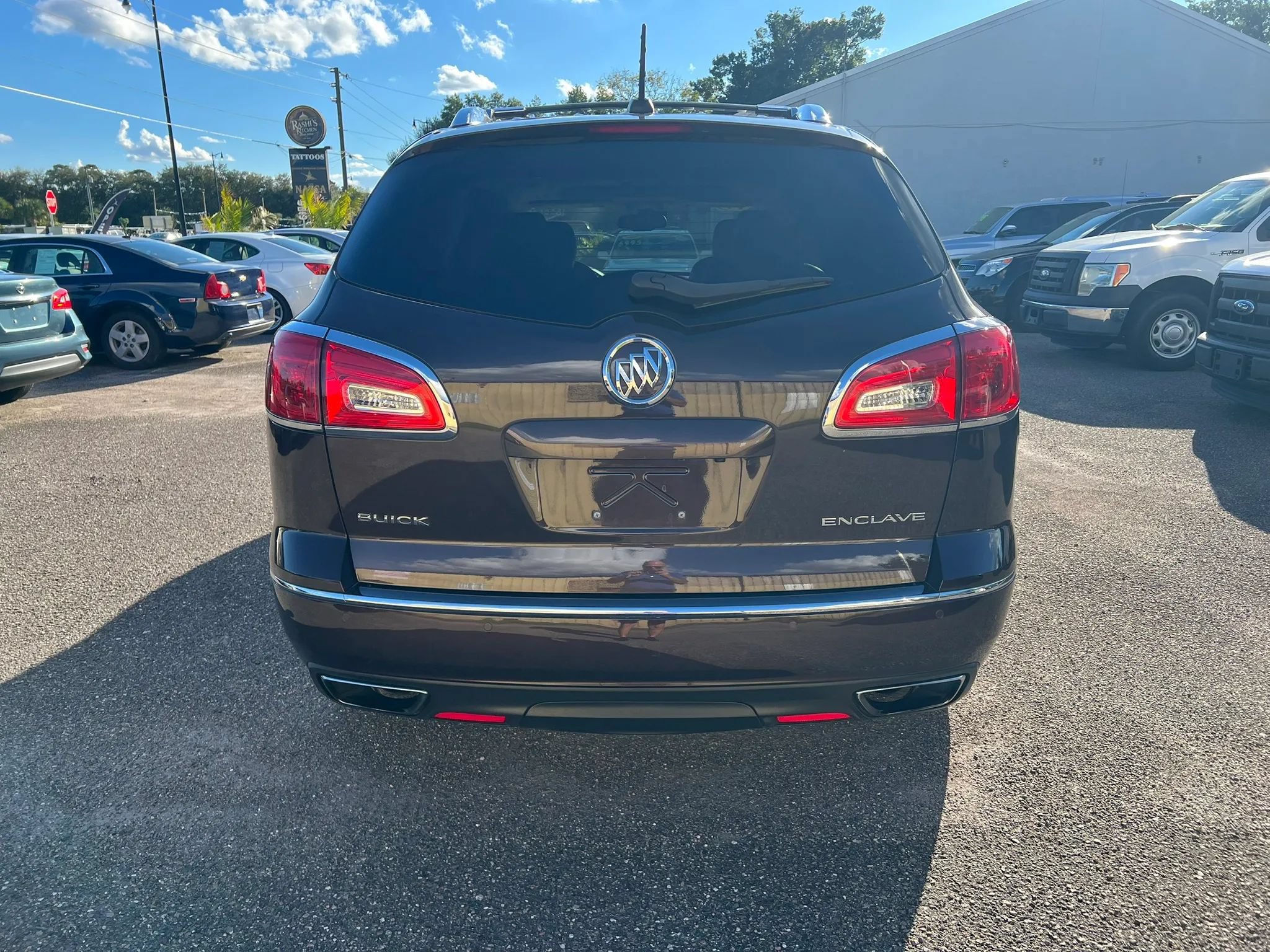 Used 2017 Buick Enclave Premium w/ Experience Buick Package FWD image 4