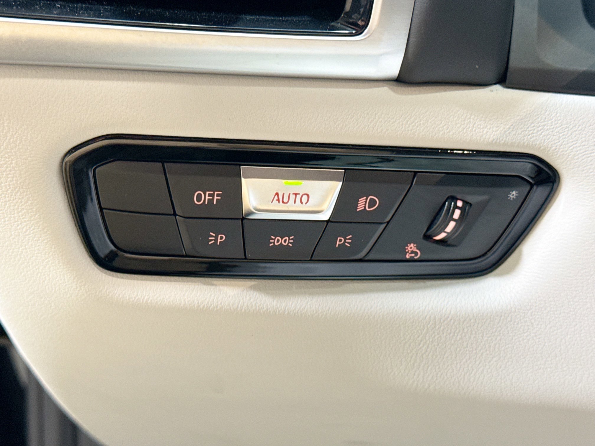 Used 2025 BMW M8 Competition w/ Driving Assistance Package image 34