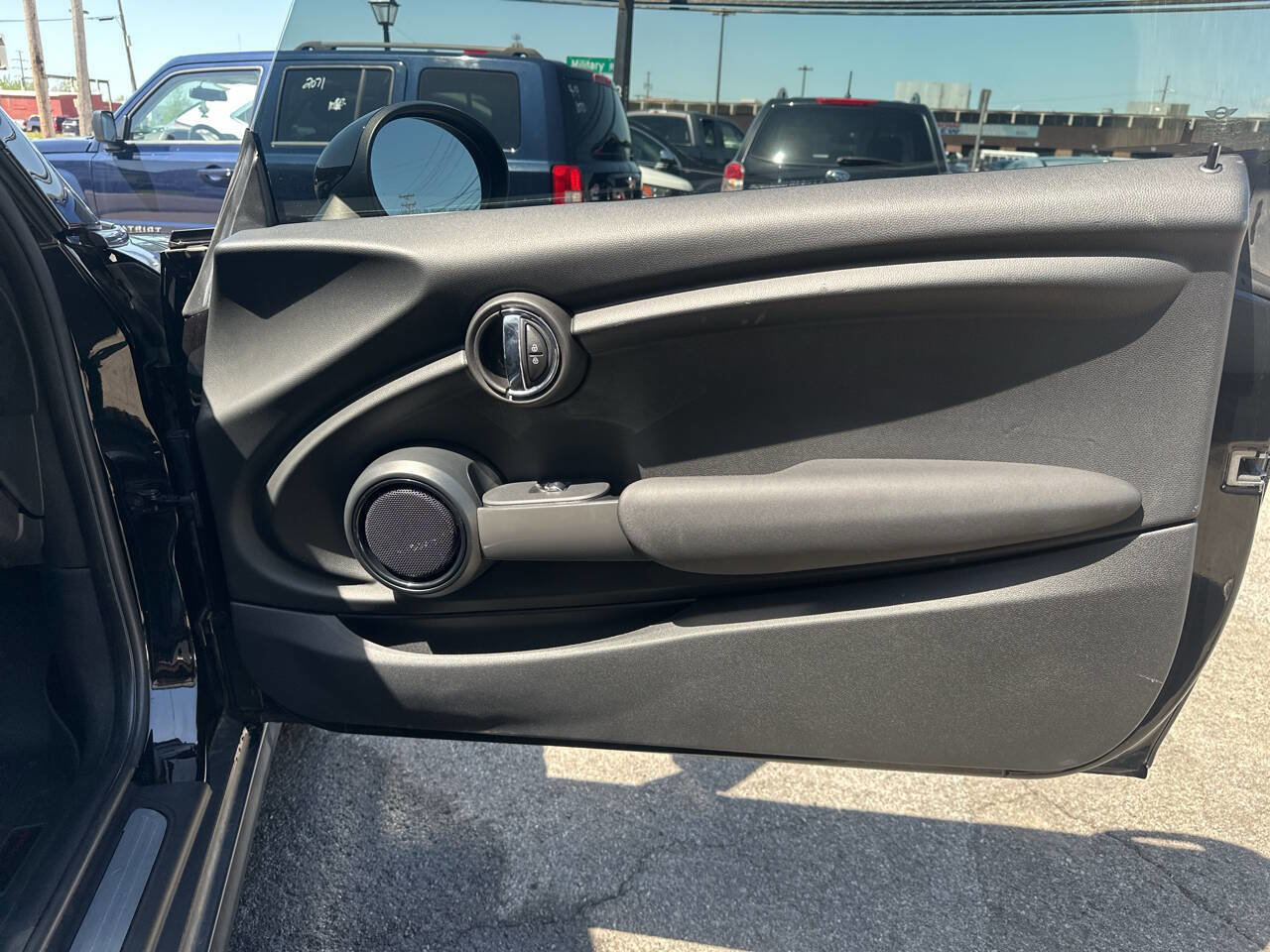 Used 2018 MINI Cooper 2-Door Hardtop FWD image 22