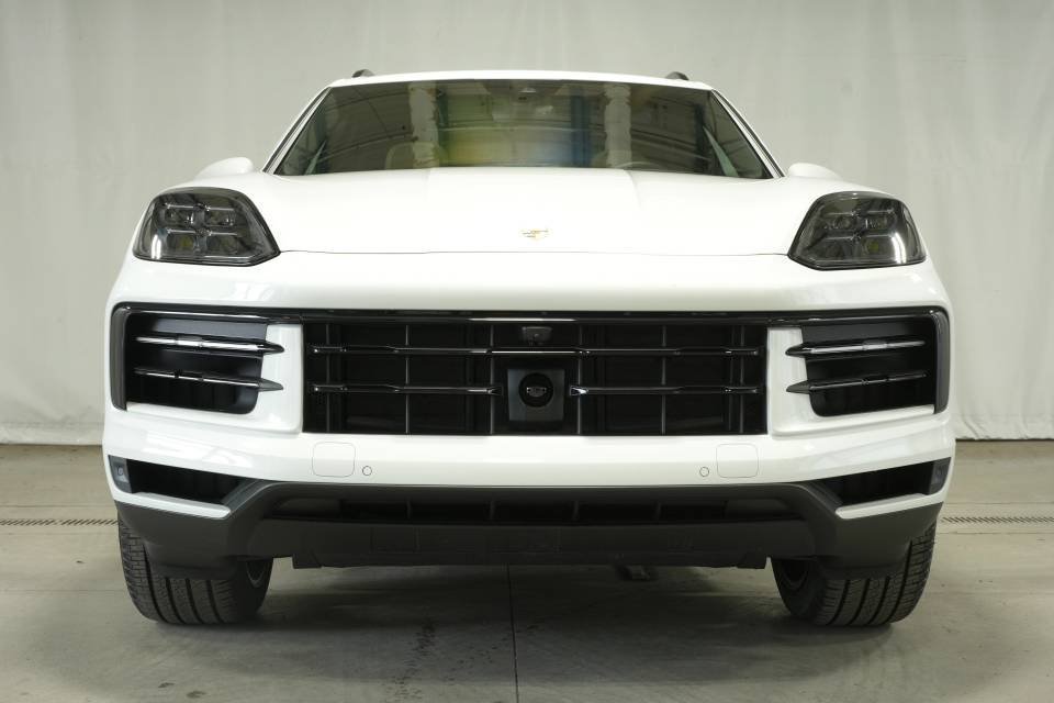 Certified 2026 Porsche Cayenne AWD/4WD image 11