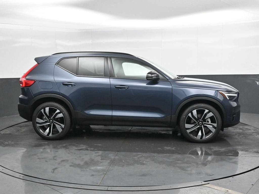New 2026 Volvo XC40 B5 Ultra w/ Climate Package AWD/4WD image 3