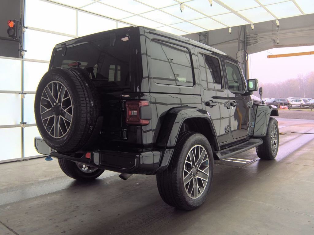 Used 2023 Jeep Wrangler Unlimited Sahara image 2