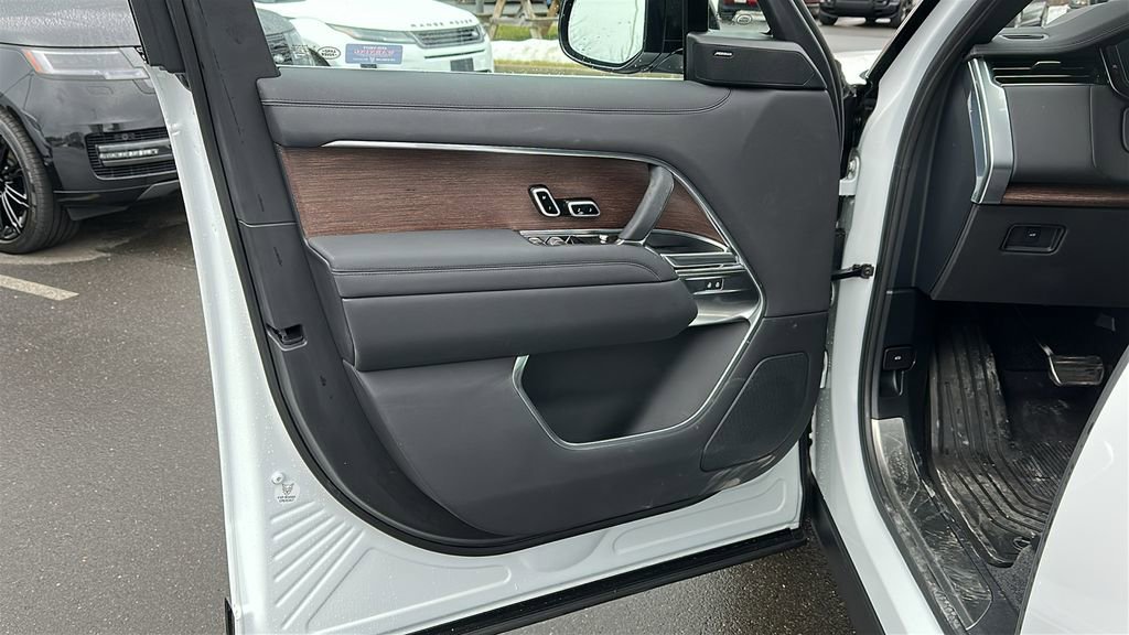 Certified 2023 Land Rover Range Rover SE image 8