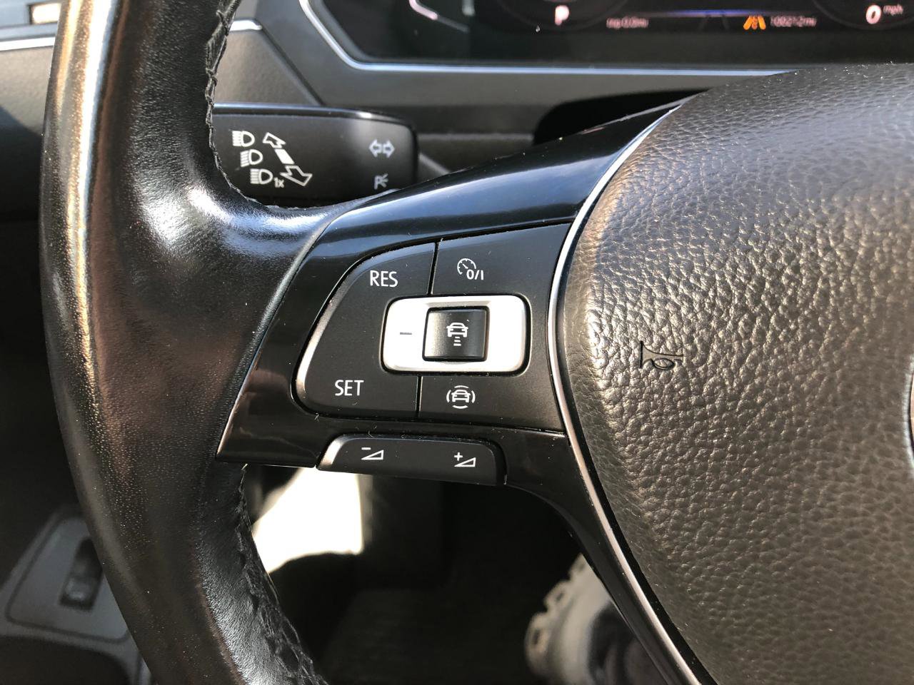 Used 2019 Volkswagen Tiguan SEL Premium image 17