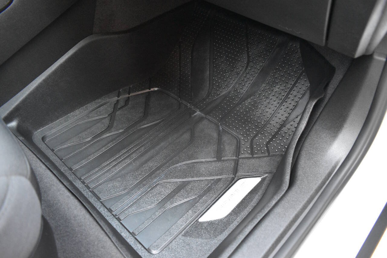 Used 2023 Chevrolet Malibu RS FWD image 19