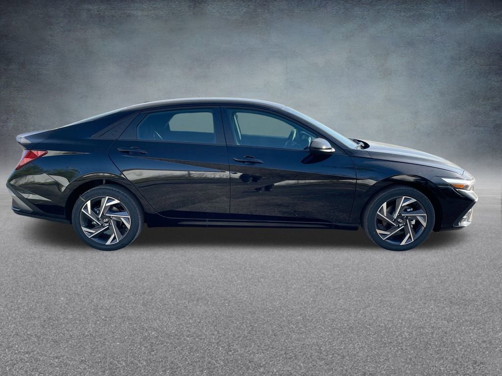 Used 2025 Hyundai Elantra SEL image 33