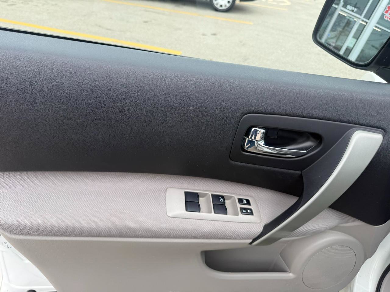 Used 2012 Nissan Rogue SV image 9