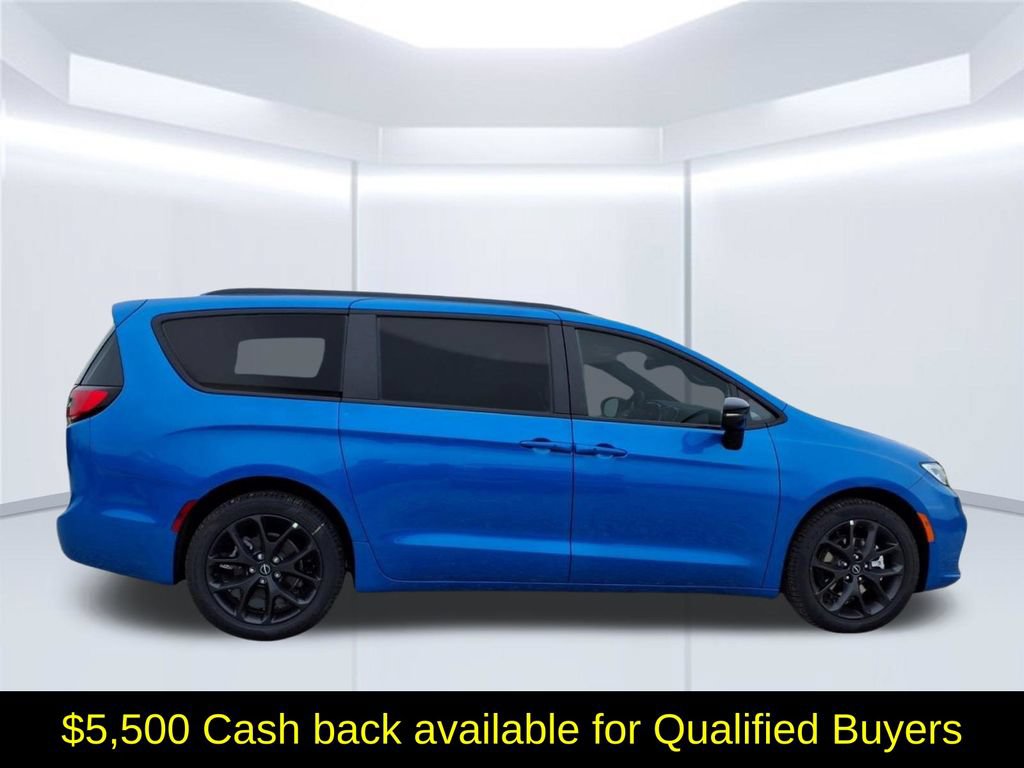 New 2026 Chrysler Pacifica Select w/ S Appearance Package FWD image 2