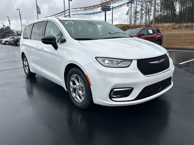 Used 2024 Chrysler Pacifica Limited FWD image 2