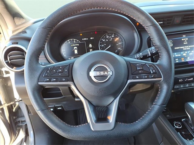 Used 2023 Nissan Kicks SR image 14