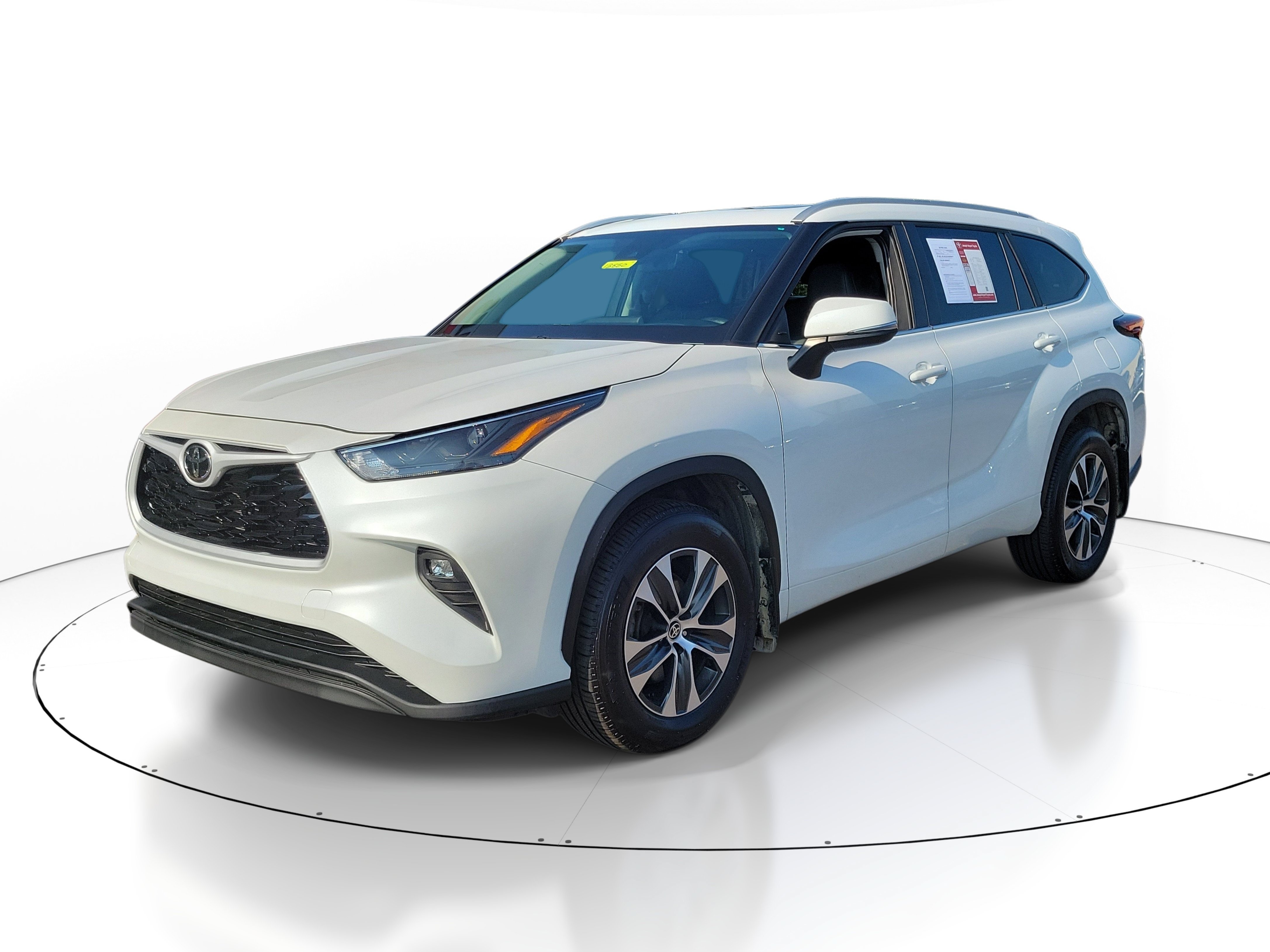 Used 2026 Toyota Highlander XLE AWD/4WD image 2