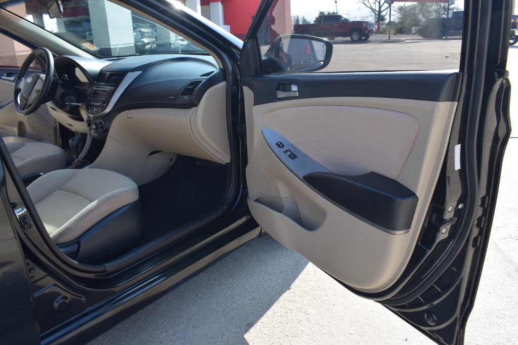 Used 2017 Hyundai Accent SE image 14