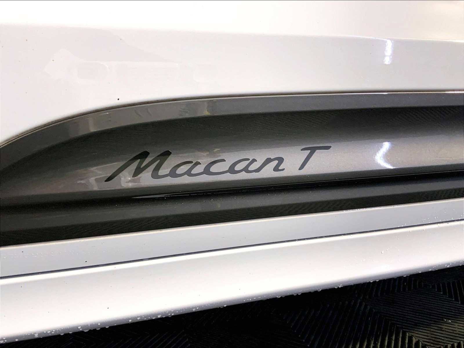 Certified 2023 Porsche Macan Turbo image 19