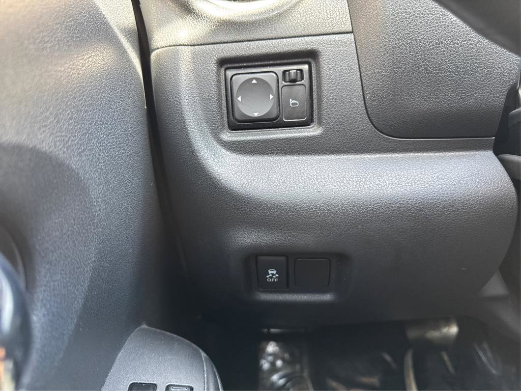 Used 2015 Nissan Versa Note SV image 39