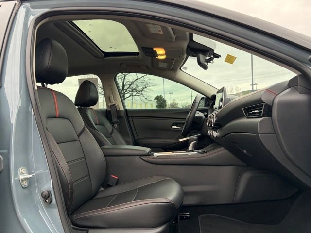 Used 2024 Nissan Sentra SR w/ SR Premium Package image 11