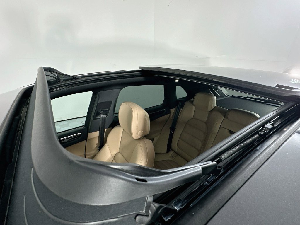 Certified 2026 Porsche Macan AWD/4WD image 14