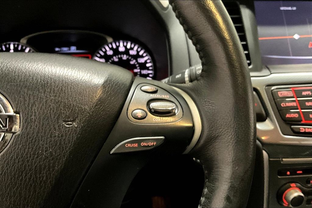 Used 2019 Nissan Pathfinder S image 12