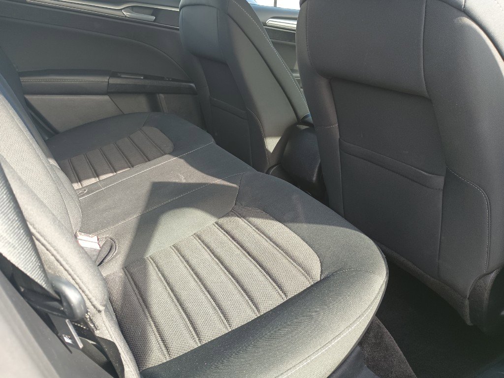 Used 2017 Ford Fusion SE image 24