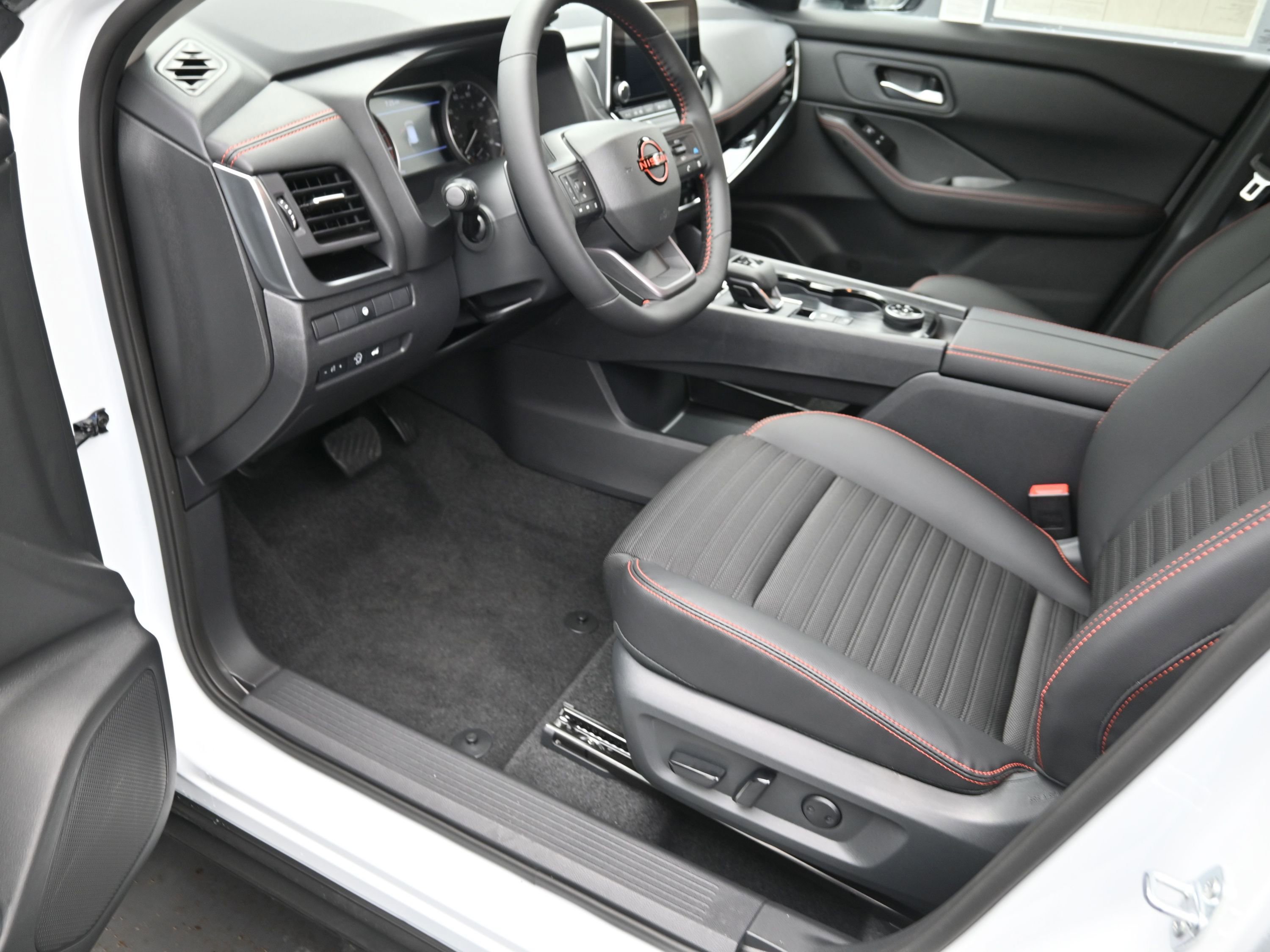 New 2026 Nissan Rogue SV w/ Rock Creek Premium Package AWD/4WD image 12