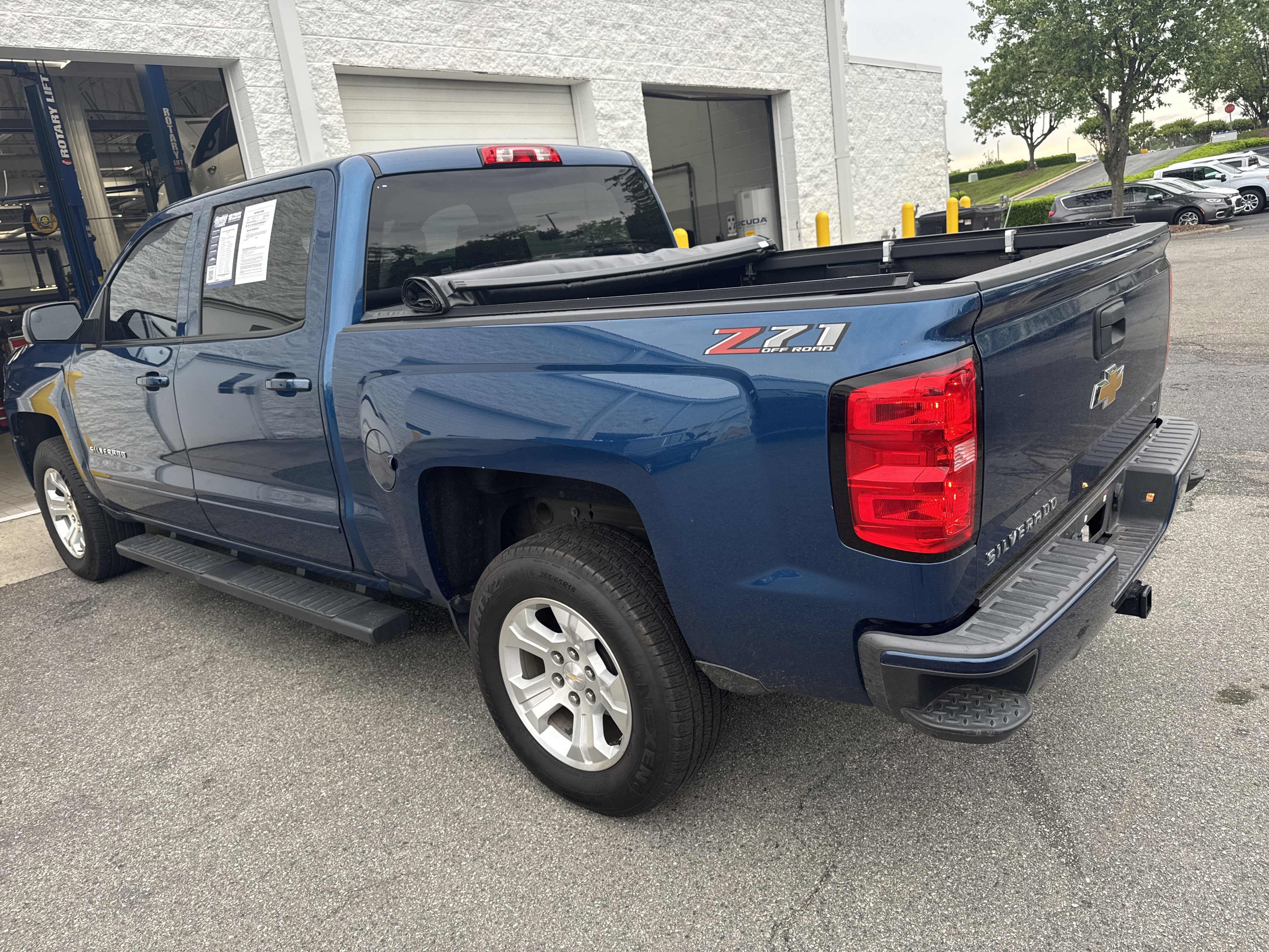 Used 2018 Chevrolet Silverado 1500 LT w/ All Star Edition AWD/4WD image 8
