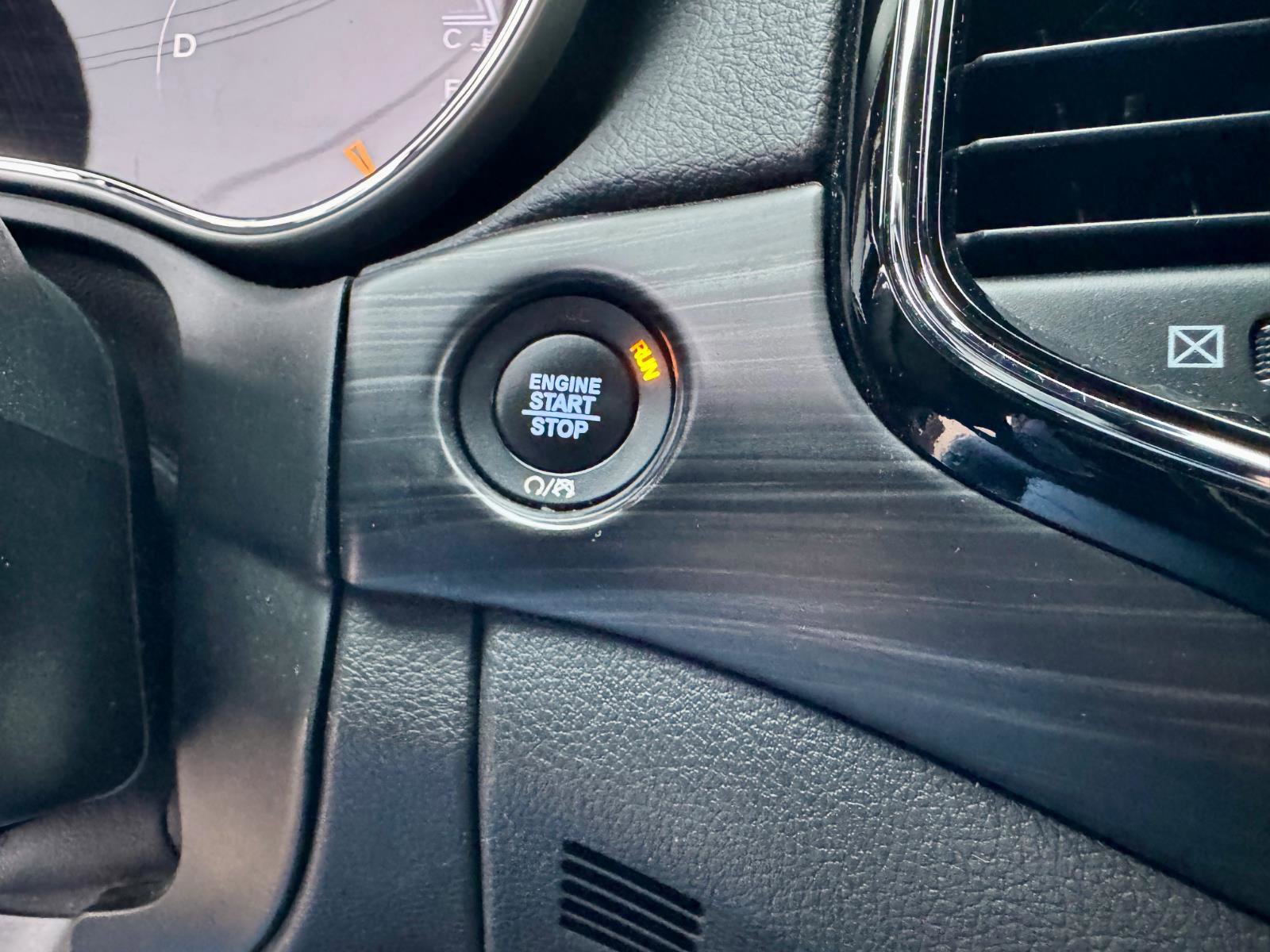 Used 2020 Jeep Grand Cherokee Altitude image 19