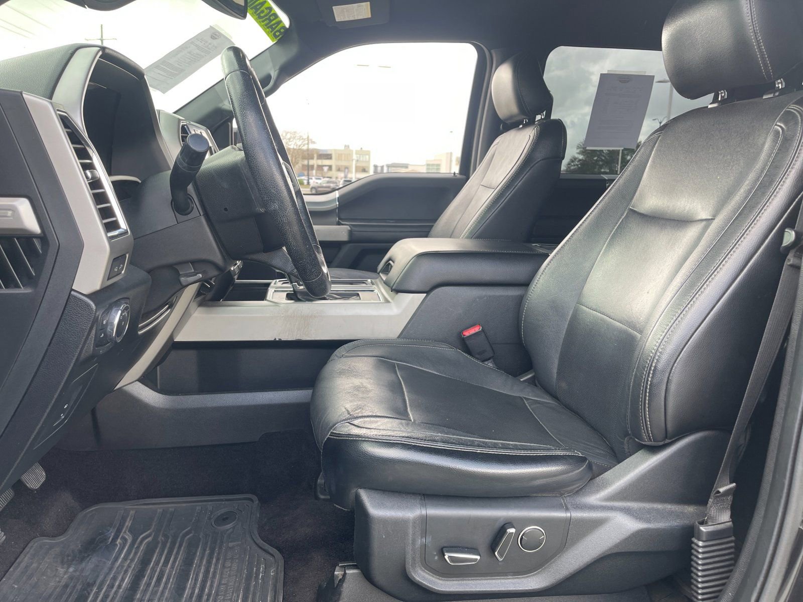 Used 2015 Ford F150 Lariat image 28