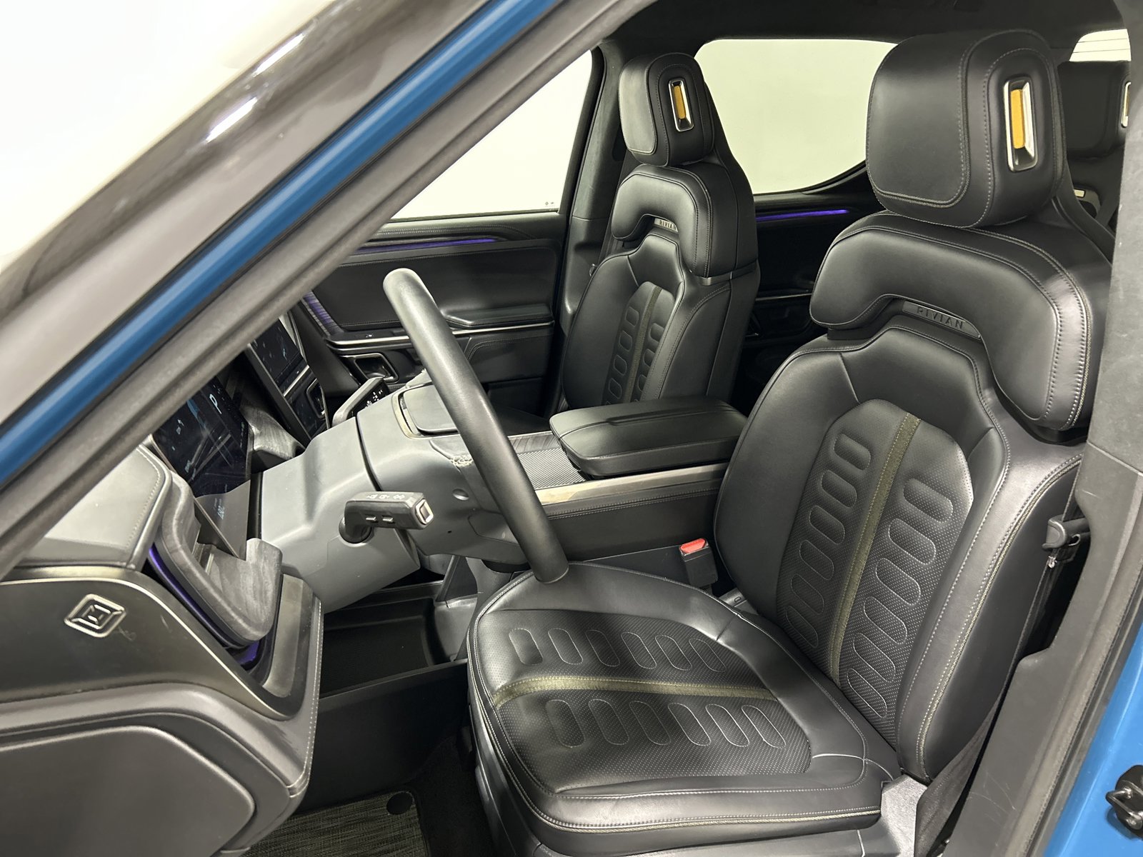 Used 2023 Rivian R1T Adventure image 20